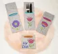 Preview: Stickdatei Set ITH Bestecktaschen Folksy Flowers (4 Größen), Foto zeigt 4 rechteckige Taschen, mittelgrauer Filz, teilweise mit Besteck befüllt. Unterschiedliche Formate, jeweils Bestickung mit buntem Motiv (diverse Blumen mit Blättern)