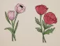 Preview: Stickdatei Set 6 Blumen für den 10x10 & 13x18er Rahmen, Foto zeigt hellen Stoff, bestickt mit 2 Blumenmotiven. 1 mal Mohnblumen, rot, mit grünen Stielen/Blättern; 1 mal rosa Blumen mit grünen Stielen/Blättern.