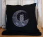 Preview: Stickdatei Set Magic Owl Eule auf Mond sitzend gestickt in weiß auf schwarzem Kissem