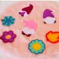 Preview: FSL Gnome auf einem rosa Kunstfell