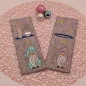 Preview: Stickdatei Set ITH Bestecktaschen Gnom-Trio. Zwei Exemplare zur Ansicht mit Weihnachtskugeln. Preview: Stickdatei Set ITH Bestecktaschen Gnom-Trio. Zwei Exemplare zur Ansicht mit Weihnachtskugeln.