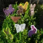 Preview: Stickdatei Set ITH Frühlings-Stabdesigns, Foto zeigt 8 Designstäbe in einem Blattgrünstrauß, diverse Farben. Motive: Schmetterling, Huhn, Hase, Vogel (diverse Ausführungen/Farben),