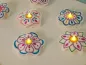 Preview: Bunte Blumen als LED Cover. Die LED Teelichter leuchten aus der Blume heraus.