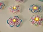 Preview: Bunte Blumen als LED Cover. Die LED Teelichter leuchten aus der Blume heraus. Preview: Bunte Blumen als LED Cover. Die LED Teelichter leuchten aus der Blume heraus.