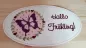 Preview: Stickdatei Set Hallo Frühling (div. Rahmengrößen), Foto zeigt ovalen hellen Mug Rug. Linksseitig lila Schmetterling auf rosa-pink gemustertem Stoff, umgeben von Kranz aus Herzen und Blättern. Rechts Schriftzug "Hallo Frühling!". Preview: Stickdatei Set Hallo Frühling (div. Rahmengrößen), Foto zeigt ovalen hellen Mug Rug. Linksseitig lila Schmetterling auf rosa-pink gemustertem Stoff, umgeben von Kranz aus Herzen und Blättern. Rechts Schriftzug "Hallo Frühling!".