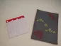 Preview: Stickdatei Set Hochzeit, Foto zeigt rechts eine Karte aus dunklem Filz. Hochkant, Bestickung in rot und gelb: Rosenköpfe, Schriftzug "Mr. & Mrs.". Linksseitig die Rückseite einer quadratischen Geschenktasche, die zeigt, dass man die Karte auch auf diese W Preview: Stickdatei Set Hochzeit, Foto zeigt rechts eine Karte aus dunklem Filz. Hochkant, Bestickung in rot und gelb: Rosenköpfe, Schriftzug "Mr. & Mrs.". Linksseitig die Rückseite einer quadratischen Geschenktasche, die zeigt, dass man die Karte auch auf diese W
