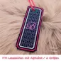 Preview: (Osterkalender-Türchen 6A) Stickdatei Set ITH Lesezeichen mit Alphabet in 2 Größen, Foto zeigt am Bändchen garngeöstes längliches Lesezeichen, rechteckig, mit eingekerbten Ecken. Schwarz, Bestickung beige-rot, filigranes Muster, in pink schnörkeliger Buch