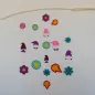 Preview: Stickdatei Set FSL Gnome rund um das Jahr + ITH Anhänger, Foto zeigt 18 ausgefertigte bunte Anhänger. 3 mal stilisierte Blüten, 3 mal Sonne, 3 mal Schneekristall, 6 mal Gnom3, 3 mal Laubblätter. Teilweise Varianzen in Farbkombinationen und Größe. Preview: Stickdatei Set FSL Gnome rund um das Jahr + ITH Anhänger, Foto zeigt 18 ausgefertigte bunte Anhänger. 3 mal stilisierte Blüten, 3 mal Sonne, 3 mal Schneekristall, 6 mal Gnom3, 3 mal Laubblätter. Teilweise Varianzen in Farbkombinationen und Größe.