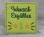 Preview: Stickdatei Set ITH Mini-Grußkarten inkl. Abwandlung zur Geschenktasche, Foto mit 1 quadratischen Ausarbeitung, präsentiert vor hellem Hintergrund. Grün-weiß gepunkteter Stoff mit Bestickung. Schriftzug "Wunscherfüller", Sterne und Dollarzeichen.