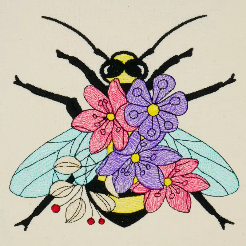 Biene mit Blumengesteck auf dem Rücken