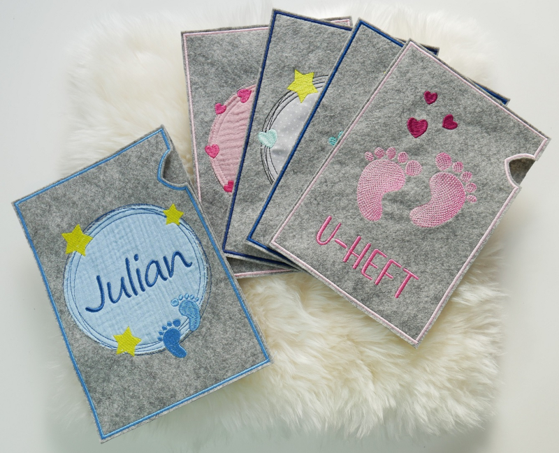 Preview: Stickdatei Set U-Hefthüllen auf weißem Fell.