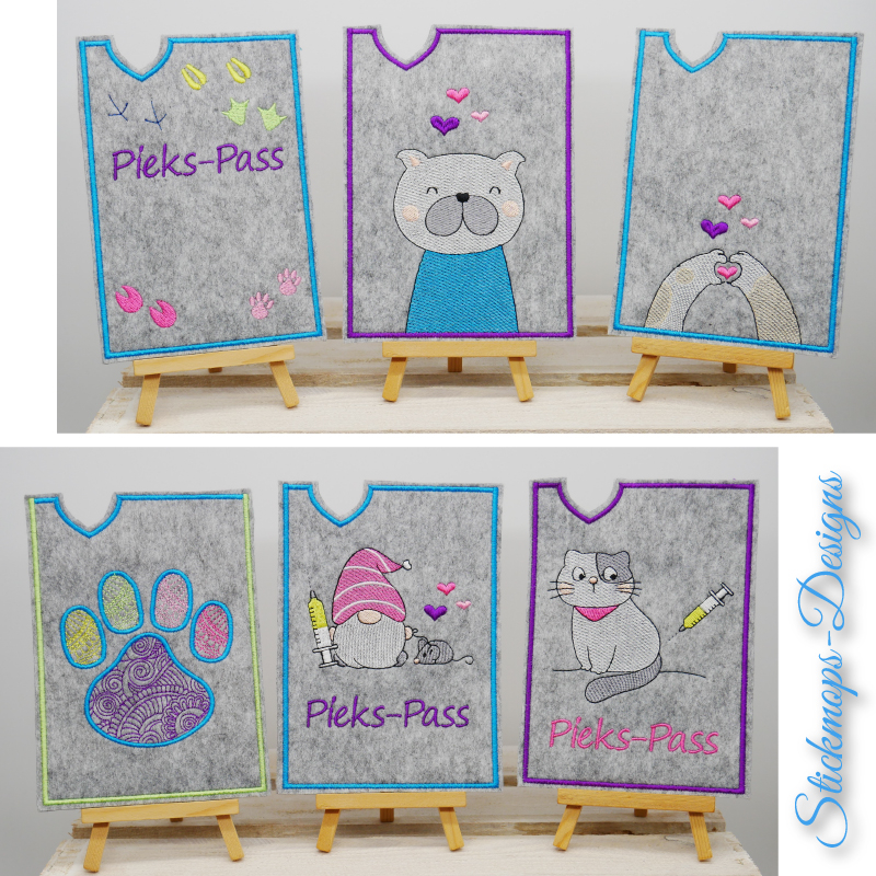 Preview: Stickdatei Set ITH TIERPASS-Hüllen 13 Designs (13x18), Abbildung mit 2 Fotos, auf jedem 3 Hüllen in Hochkantformat aus grauem Filz mit Bestickung, präsentiert auf Staffeleien. 1 mal mit Schriftzug 