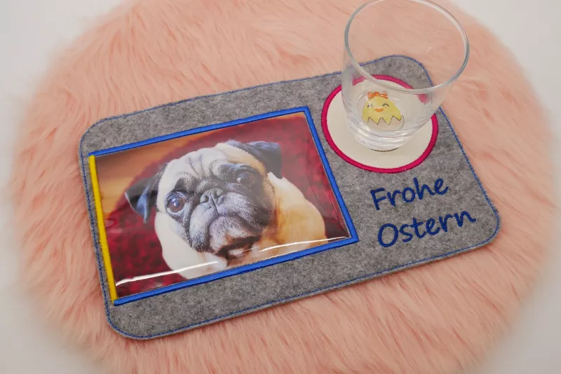 Fotomugrug mit Foto von einem Mops mit dem Schriftzug Frohe Ostern.