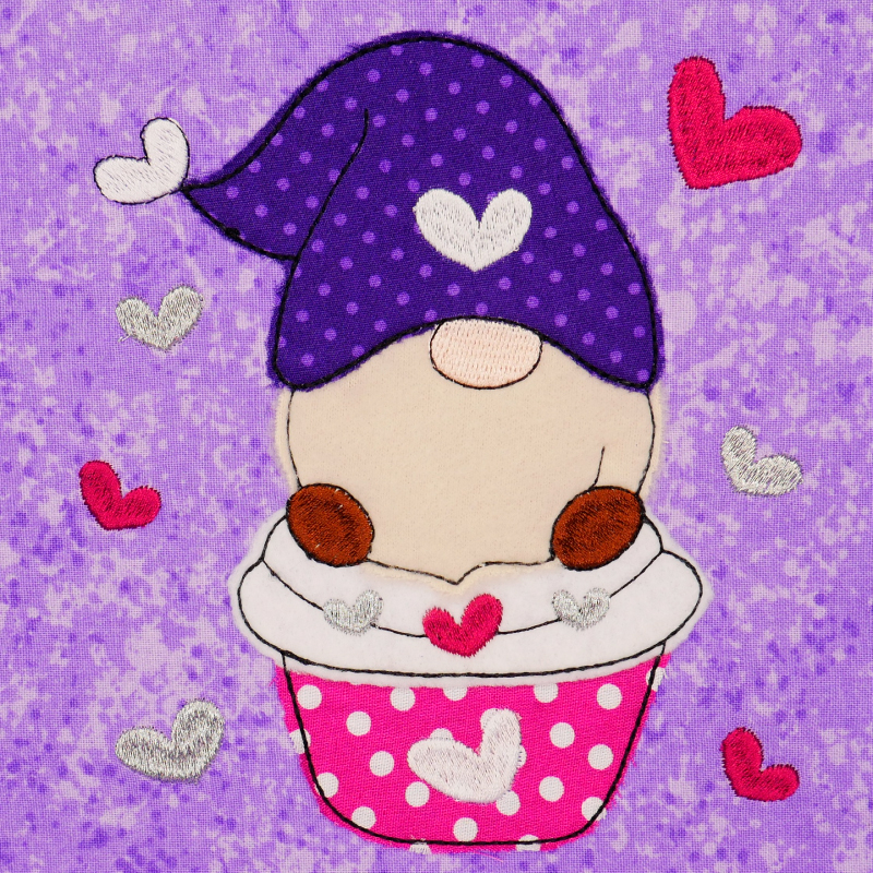 Preview: Stickdatei Lovegnome 2 Gnom auf Cupcake Doodle-Applikation