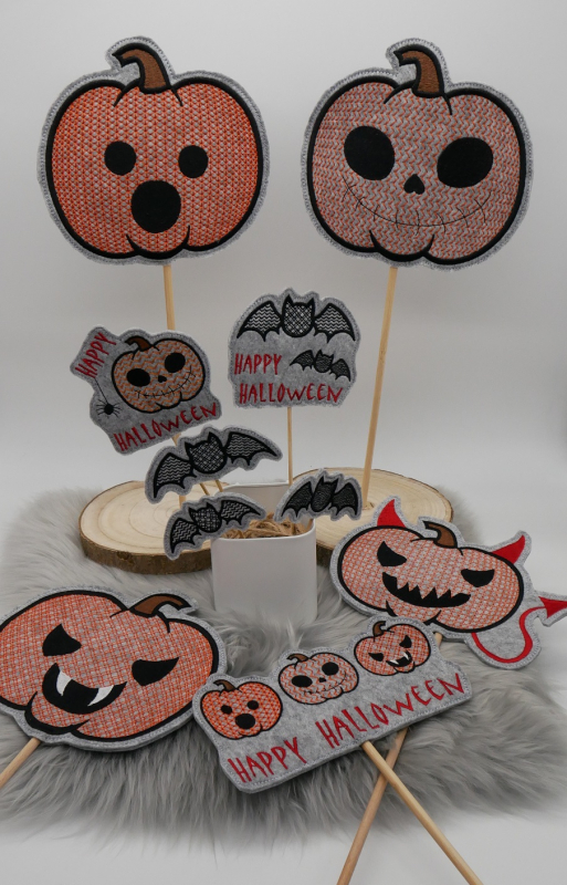 Stickdatei Set Halloween Stabdeko groß & klein Kürbisse mit Gruselgesichtern auf Stäben.