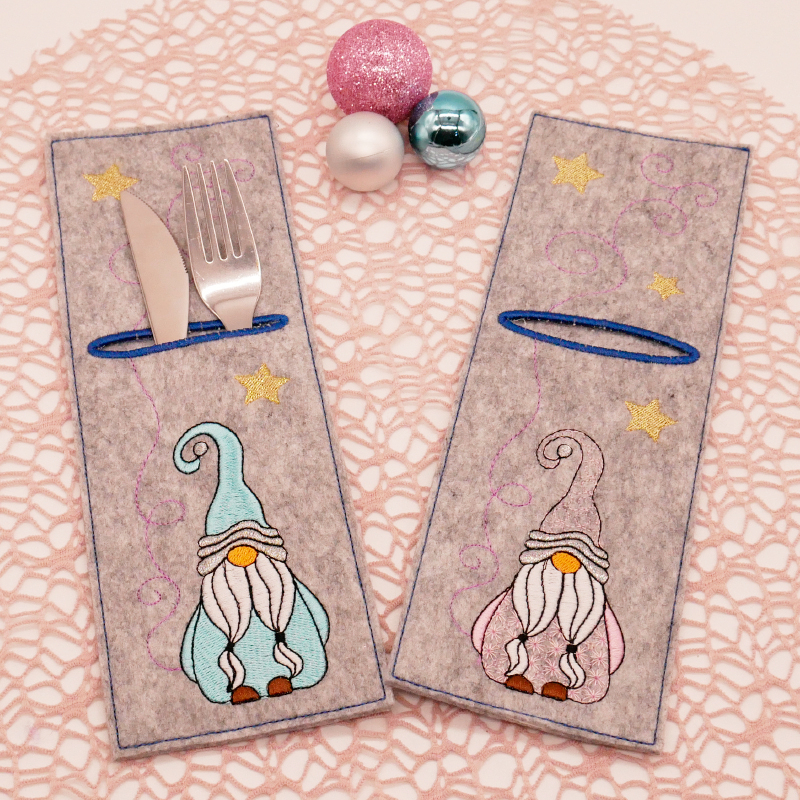 Preview: Stickdatei Set ITH Bestecktaschen Gnom-Trio - zwei Bestecktaschen mit Gnomen auf einem Tisch.
