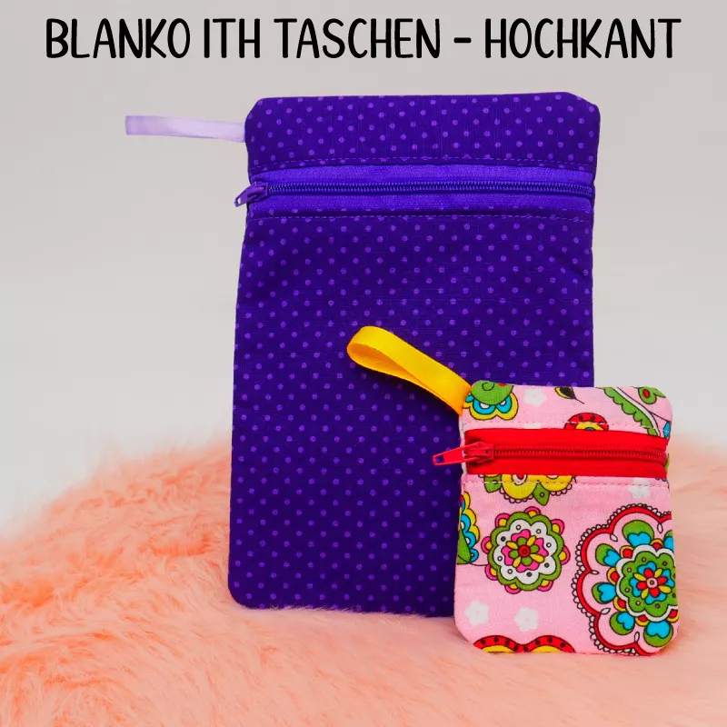 Stickdatei Set BLANKO ITH Taschen, Foto mit großer und kleiner Tasche voreinander auf orangefarbenem Fell platziert, rechteckig, Reißverschluss am oberen Ende, Stoffschlaufe linke obere Ecke. Große Tasche lila mit rosa Punkten, lila Reißverschluss.
