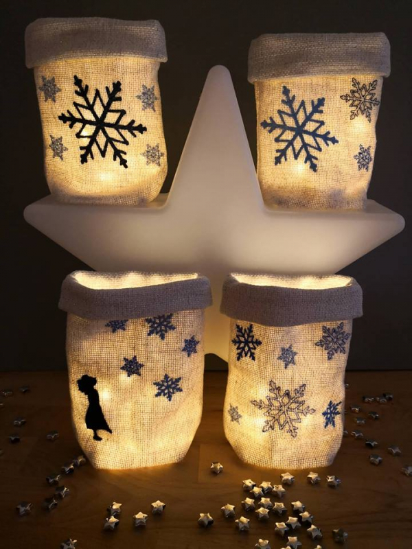 ITH winterliche Lichtbeutel in Naturbeige mit verschiedenen blauen Schneeflockenmustern