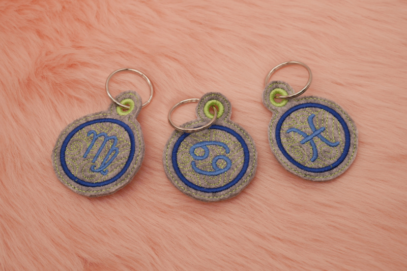 Preview: runde Anhänger aus Filz mit den Steinzeichen  Jungfrau Krebs und Fische