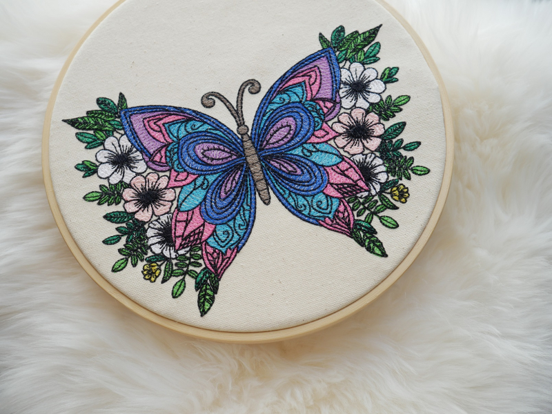 Preview: Stickdatei sommerlicher Schmetterling (ab 13x18)