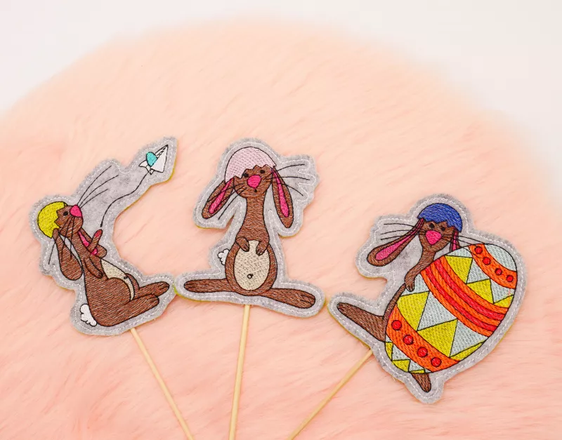 Stickdatei Set Hase Jasper ITH Geschenk- und Schokoladenhüllen inkl. Stabdeko Stickdatei Set Hase Jasper ITH Geschenk- und Schokoladenhüllen inkl. Stabdeko