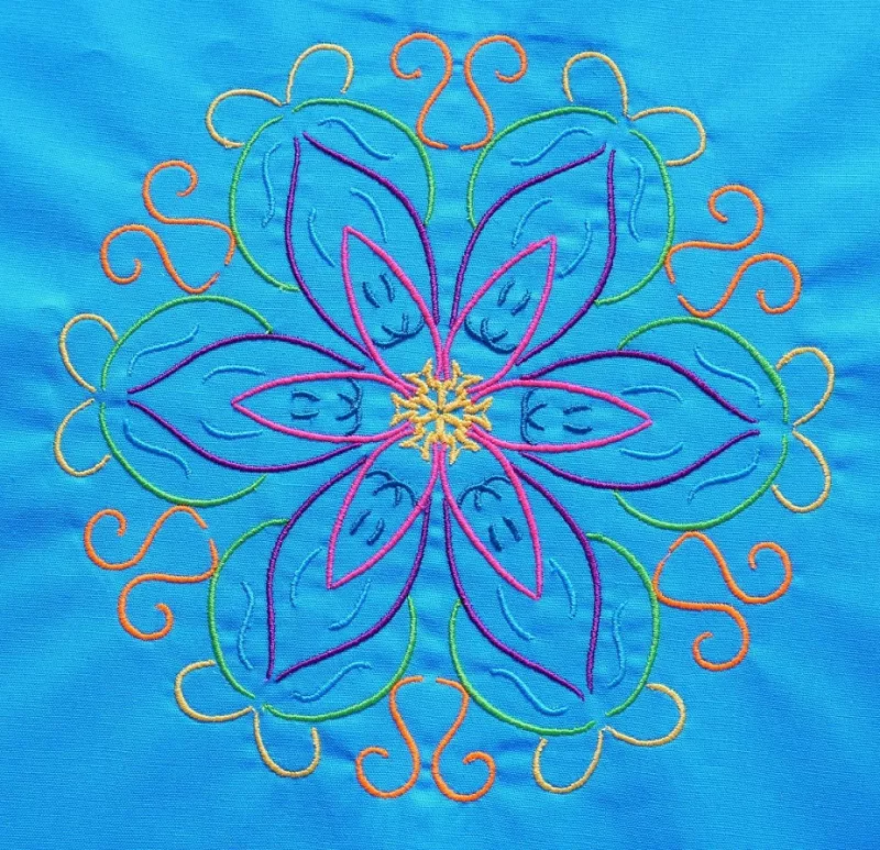 Stickdatei Set Summer Flowers & Mandalas (div. Größen) Stickdatei Set Summer Flowers & Mandalas (div. Größen)