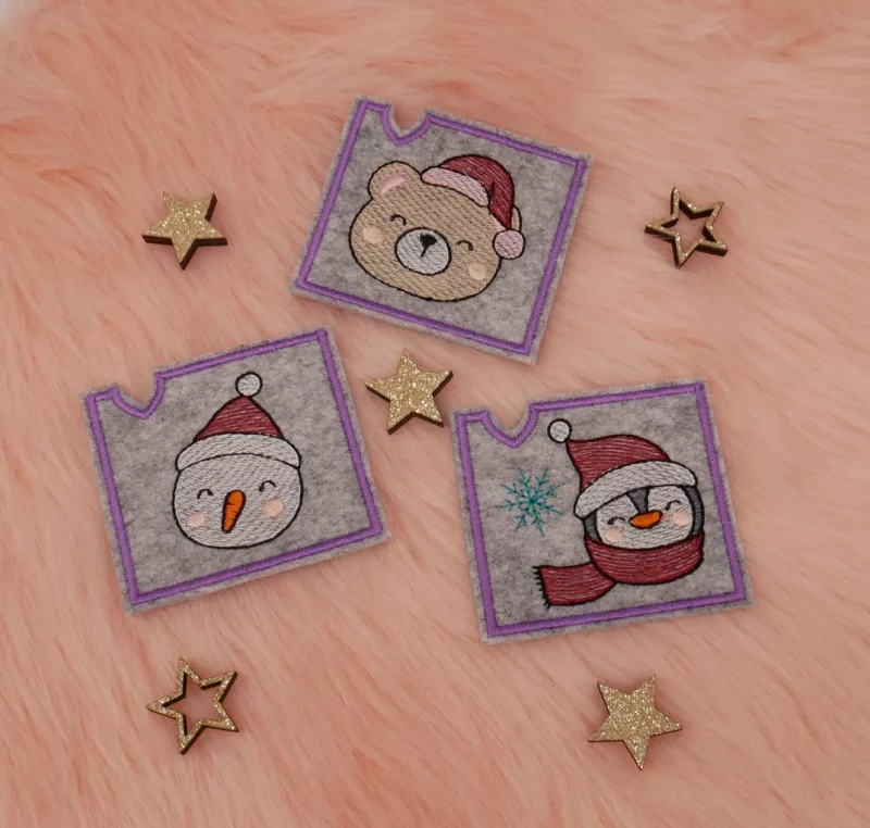 Niedliche Mini Schokohüllen mit Schneemann, Bärchen und Pinguin aus dem Stickdatei Set Christmascover. Niedliche Mini Schokohüllen mit Schneemann, Bärchen und Pinguin aus dem Stickdatei Set Christmascover.