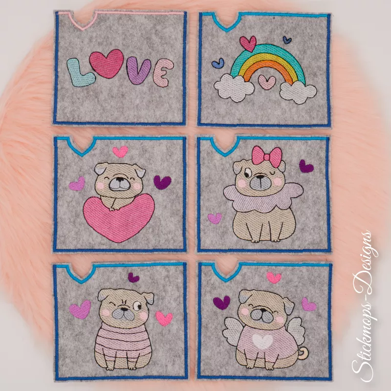 Stickdatei Set Valentinsmöpse ITH Geschenk- und Schokoladenhüllen, Foto mit 6 Designs auf Felluntergrund drapiert. Jeweils auf quadratischem Filzuntergrund gestickt. Bunter Schriftzug "LOVE" mit Herz-"O"; bunter Wölkchen-Herzchen-Regenbogen;  Portrait Mop