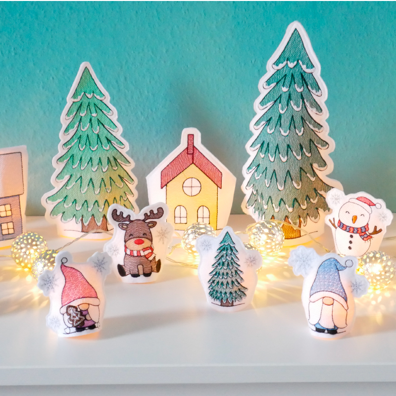 Stickdatei Set ITH LED Cover Winterdorf mit Gnomen, Schneemann und Rentier. Stickdatei Set ITH LED Cover Winterdorf mit Gnomen, Schneemann und Rentier.