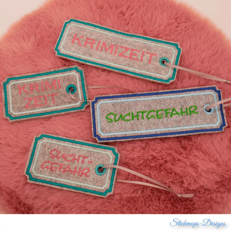(Osterkalender-Türchen 6B) Stickdatei Set ITH Lesezeichen mit verschiedenen Füllmustern in 2 Größen. Foto zeigt 2 kurze und 2 lange hell-graubraune Ausfertigungen mit eingekerbten Ecken, garngeöst und bändchendurchzogen. Diverse Garnfarben, Schriftzüge: " (Osterkalender-Türchen 6B) Stickdatei Set ITH Lesezeichen mit verschiedenen Füllmustern in 2 Größen. Foto zeigt 2 kurze und 2 lange hell-graubraune Ausfertigungen mit eingekerbten Ecken, garngeöst und bändchendurchzogen. Diverse Garnfarben, Schriftzüge: "