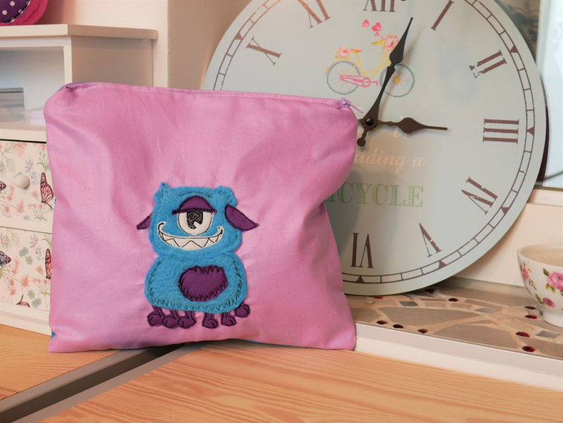 Applikation Monster Willi auf rosa Tasche