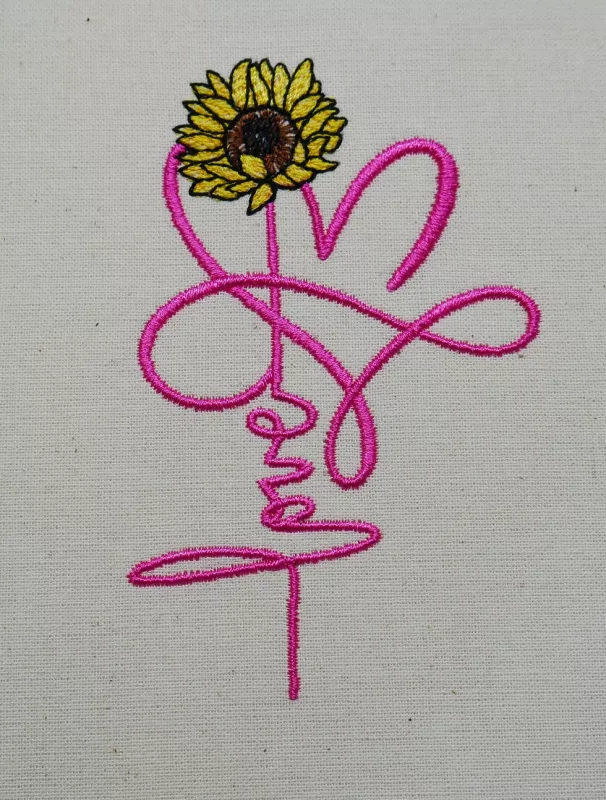 Schriftzug Love mit Herz und einer Sonnenblume.