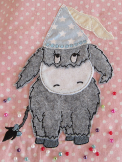Stickdateien online kaufen bei Stickmops-Designs - Stickdateien Shop